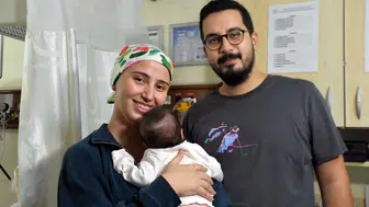 Kucağında bebeğiyle kansere meydan okuyor: O olmasa yataktan çıkamazdım