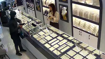 Kuyumcuda korku dolu anlar: Soyguncunun silahı oyuncak çıktı