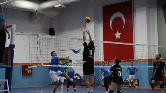 Muğla'da Cumhuriyet coşkusu sahaya taşındı: Belediye çalışanları kıyasıya yarıştı