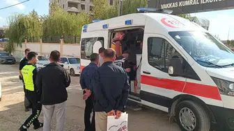 Besni'de akşam saatlerinde korkutan kaza: İlkokul öğrencisi ve sürücü hastanelik oldu