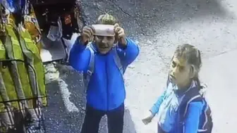 Bakkal kapalıydı ama dürüstlükten ödün vermediler: O anlar kameraya yansıdı