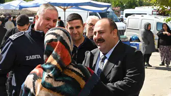 İnönü'de pazar mesaisi: Başkan Hamamcı halkın nabzını tuttu