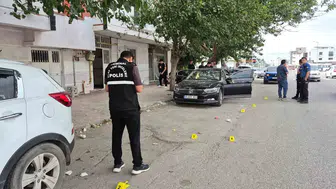 Sessiz gecede dehşet: Park halindeki araca kurşun yağdırdılar