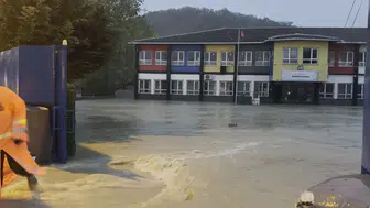 Arnavutköy'de dere taştı: Eğitim yuvası sular altında kaldı