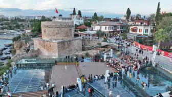 Antalya'nın Tarihi Simgesi Hıdırlık Kulesi'nde Müzik Dolu Akşam