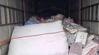 Milyonluk tekstil vurgununa Iğdır'da suçüstü: Kamyondan araca aktarırken yakalandı