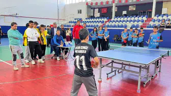 Tomarza'da Cumhuriyet coşkusu spor sahalarına taşındı
