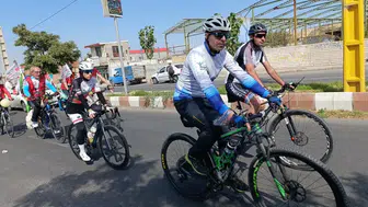 İran'daki okul saldırısının acısını kalplerinde taşıyan 25 bisikletçi 2 bin 865 kilometre yol katetti