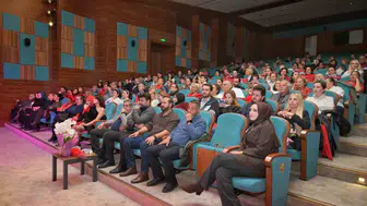 Esenyurt'ta Cumhuriyet'in 103. yılı notalarla yankılandı: Salonu dolduranlar tek yürek oldu