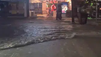 Elazığ'da gökyüzü boşaldı: Şehir merkezi sular altında kaldı