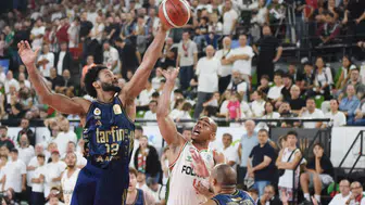 İzmir'de 5.5 aylık hasret bitti: Mustafa Kemal Atatürk Spor Salonu'nda dev şölen