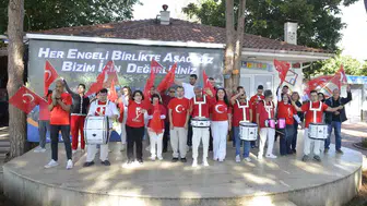 Antalya sokaklarında bayram havası: Özel bireylerden unutulmaz Cumhuriyet korteji