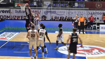 Bandırma'da basketbol şöleni: Bordo evinde rakibine geçit vermedi