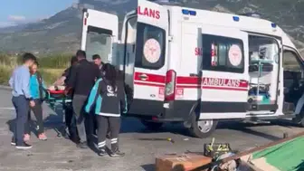 Söke yolunda kamyonet ile otobüs çarpıştı