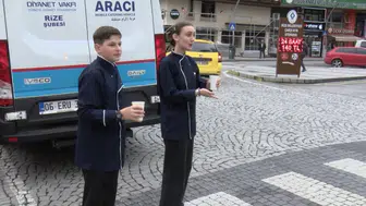 Rize sokaklarında öğrencilerden sıcak çorba ikramı