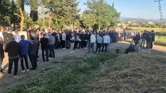 Edirne Küplü’de kuşaktan kuşağa geçen bayramlaşma töreni