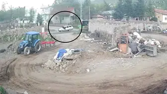 Kayseri'de otobüsten inen gence otomobil çarptı