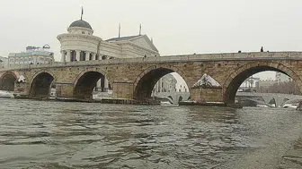 Esenler Belediyesi Üsküp’ün tarihi Taş Köprü’sünü ışıklandıracak
