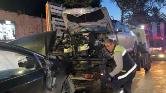 Beşiktaş Çırağan Caddesi üzerinde gece yarısı trafik felç oldu