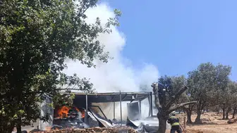 Bodrumda bir yaşam alanı alevlere teslim oldu
