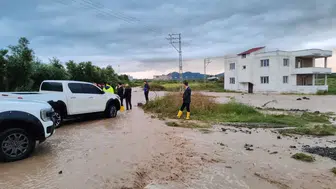 Erzin'de dereler taştı evleri ve bahçeleri şu bastı