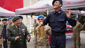 Bayburtlu gençler üniforma giyip vatan nöbeti tuttu