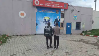 Kars polisinden aranan dolandırıcıya operasyon