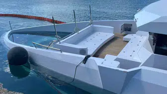 Sinop limanında 2 milyarlık lüks yat sulara gömüldü