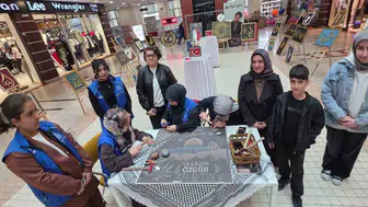 Tatvanlı gençlerin çivilerle kurduğu Filistin köprüsü