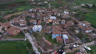 Çorumda hortum felaketi köyü savaş alanına çevirdi