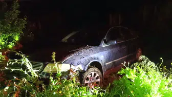 İnegöl yolunda kaza yapan sürücü aracını tarlada bırakıp kaçtı