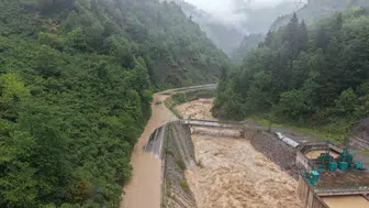 Giresun'da şiddetli yağış trafiği durdurdu