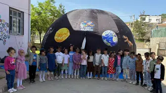 Mardinli minikler okul bahçesinde uzayı keşfetti