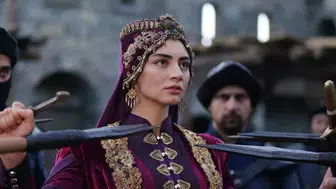 Özge Törer Netflix yapımı Eve Giden Yol dizisiyle ekrana dönüyor