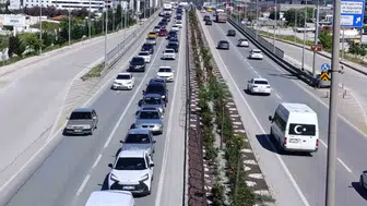 Afyonkarahisar yollarında bayram dönüşü yoğunluğu başladı