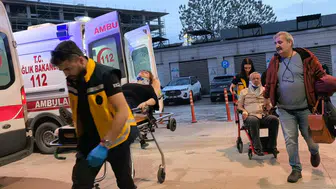 İnegöl'de beton mikseri ve minibüs çarpıştı