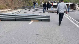 Ereğli Organize Sanayi Bölgesi yolunda tır kazası trafiği kilitledi