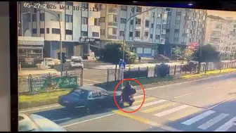 Trabzon'da yaya geçidinde tehlikeli kaza kameraya yansıdı