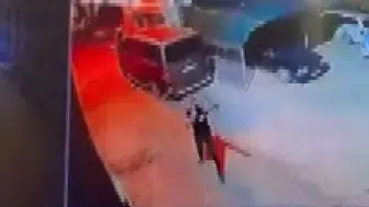 Adana'da dehşet anları kamerada Silahı tutukluk yapınca durmadı