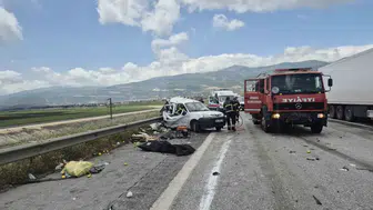 TAG Otoyolu üzerinde tırın çarptığı araçta iki kişi hayatını kaybetti