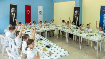Marmarabirlik çocuklara zeytin kültürünü mutfakta öğretiyor