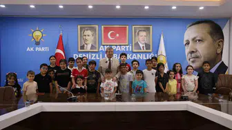 Denizli AK Parti binasında bayram neşesi