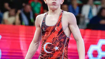 Ömer Arslan Avrupa minderinde bronz madalyayı boynuna taktı