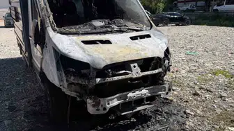 Siirt Yeni Mahalle’de park halindeki kamyonet küle döndü