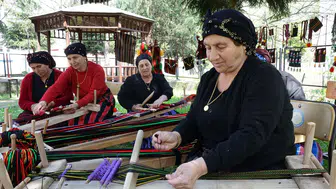 Tonya’da kadınlar unutulmaya yüz tutan dokuma sanatını horonla yaşatıyor