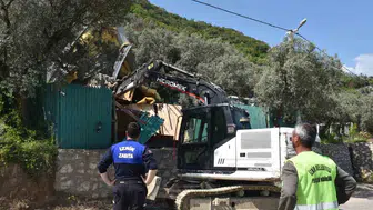 İznik Belediyesi kaçak yapılara karşı yıkım mesaisini artırdı