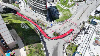 Şırnak 107 metre uzunluğundaki dev bayrakla bayramı kutladı