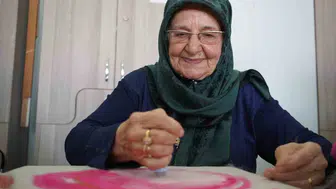 82 yaşındaki Güliye teyze sanatla ikinci baharını yaşıyor