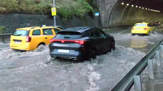 Maltepe D-100 yan yolda su baskını trafiği felç etti