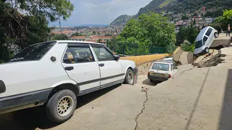 Hatay'da şiddetli yağış yolu yuttu Bir sürücü hayatını kaybetti